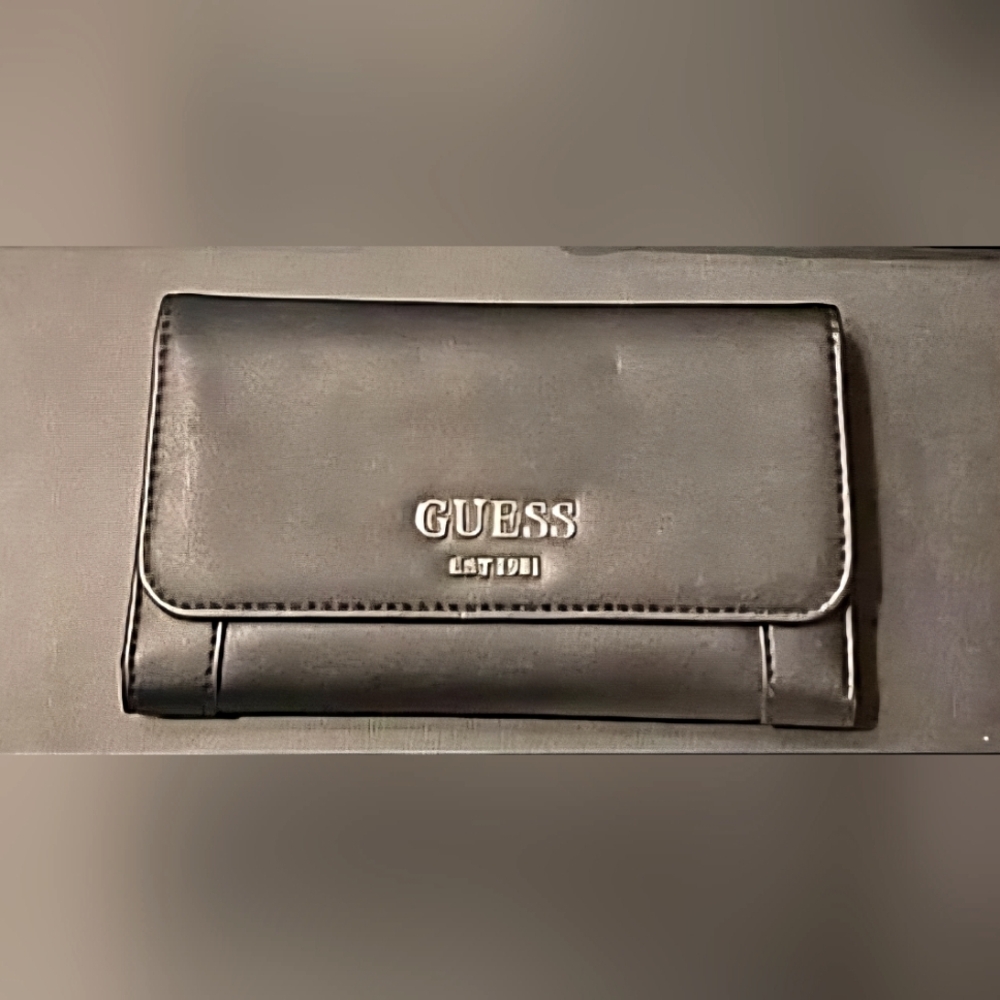 EUC~GUESS Classic Black Wallet